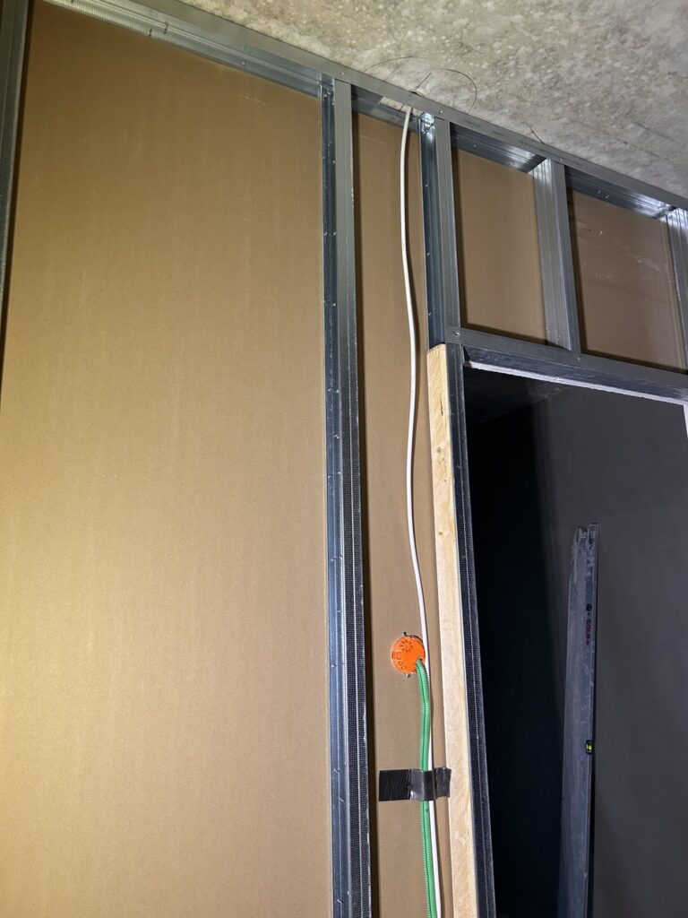 20 korteriga kortermaja elektritööd Aruküla tee 22, Clorom OÜ
