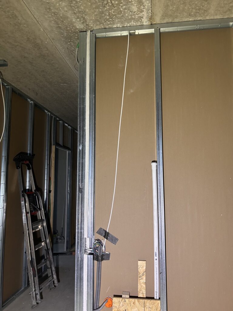 20 korteriga kortermaja elektritööd Aruküla tee 22, Clorom OÜ